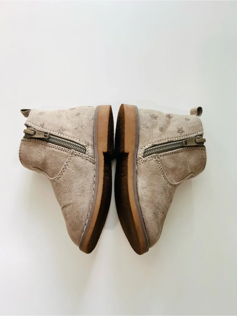 H&M Tan suede ankle boots with small gold star pattern size US 4-5